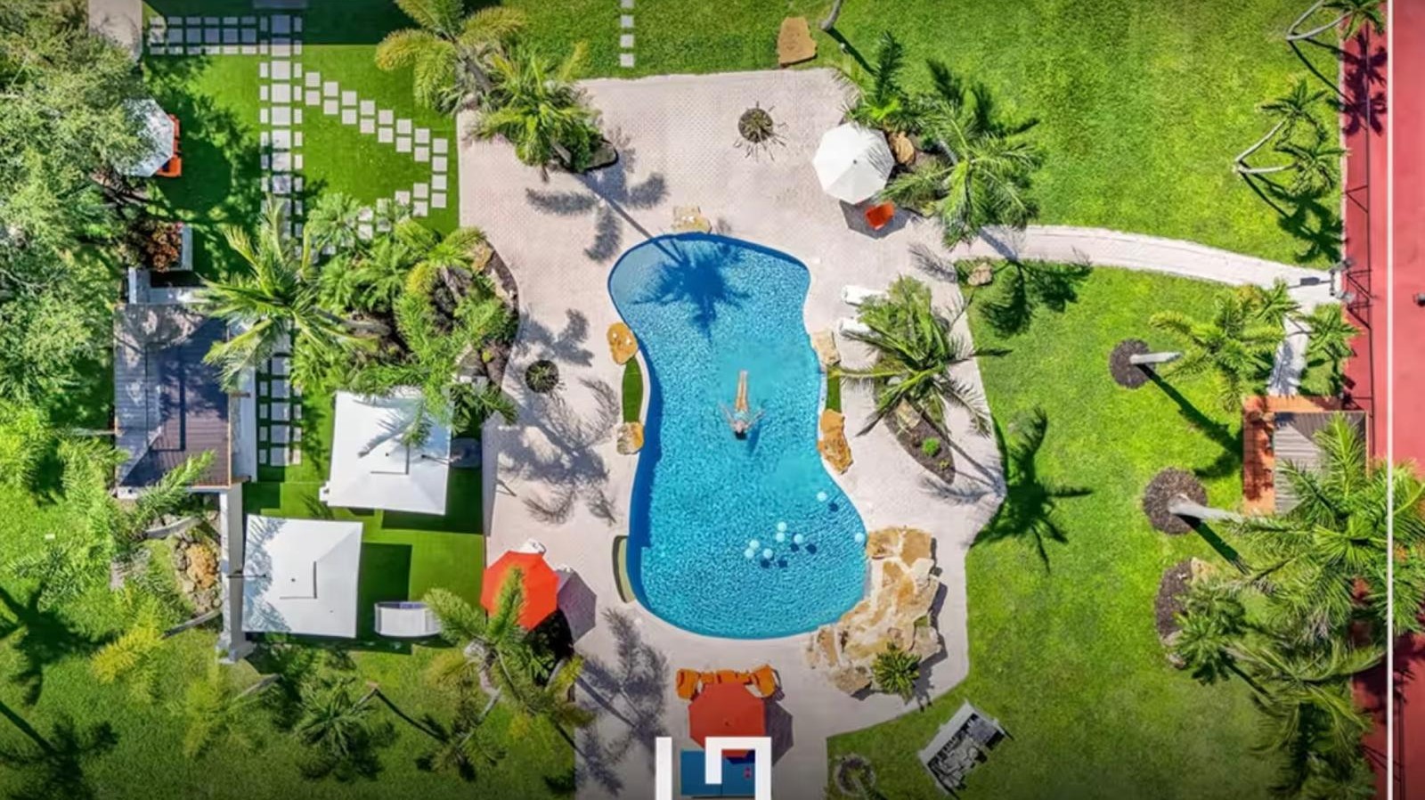 Piscina de la mansión